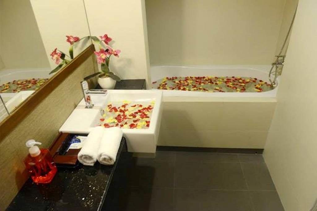 Green Paradise Hotel Γιανγκόν Εξωτερικό φωτογραφία